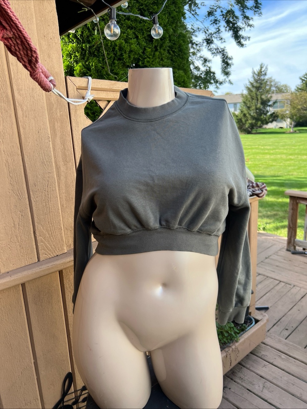 H&M Divided Army Green Cropped Crewneck Sweatshirt Pullover XS/S/M Fleece Basic